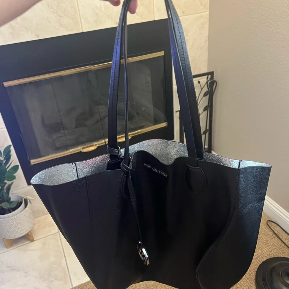 Michael Kors black shopping/ tote bag food for travel and work - Picture 6 of 6